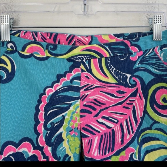 Lilly Pulitzer Shorts Floral w/pockets Side Zip Women’s Size 00 Scalloped Hem - Picture 2 of 6